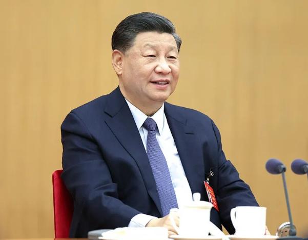習近平總書記：要重視發(fā)展職業(yè)技術教育,不能瞧不起產業(yè)工人